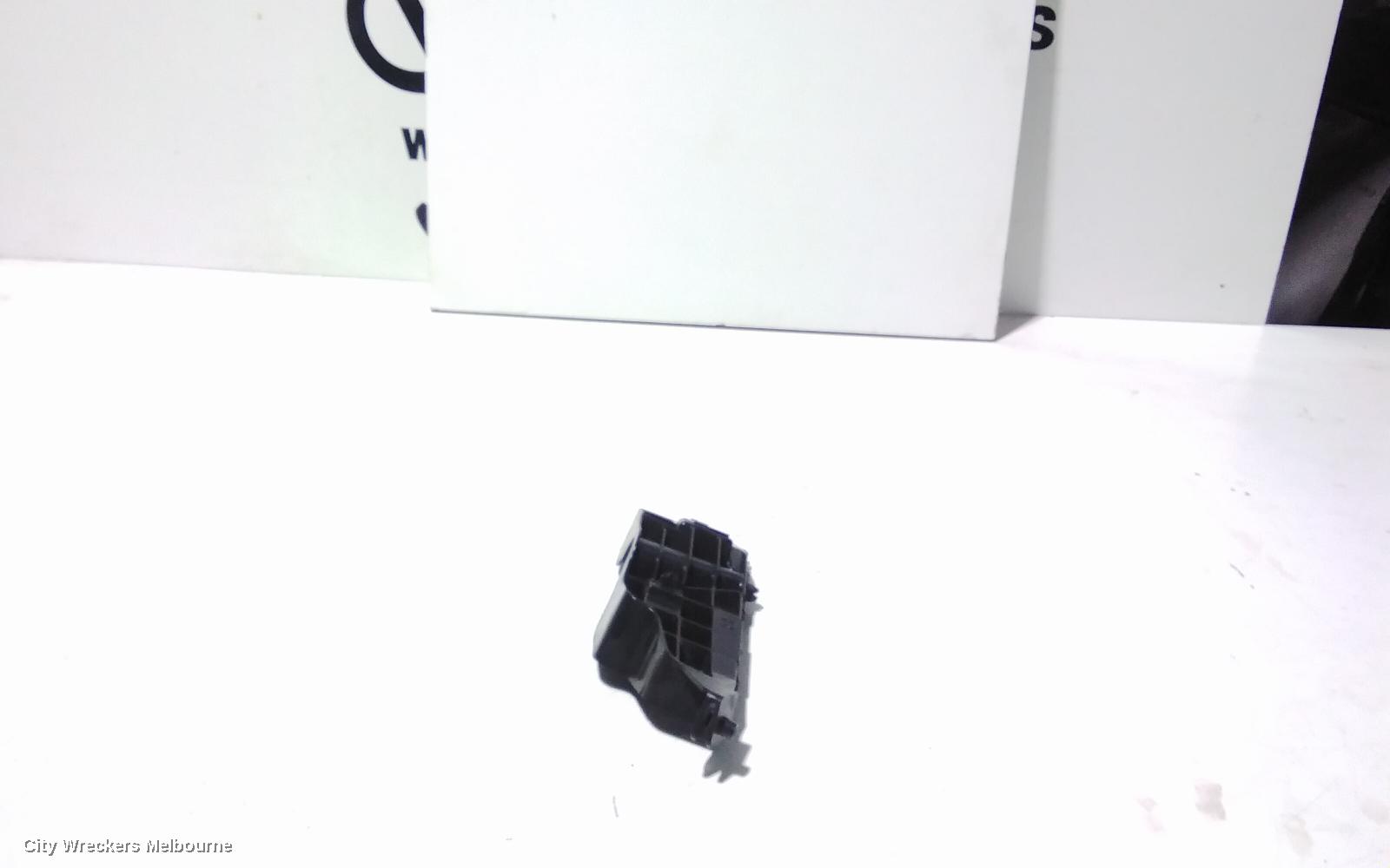 SUZUKI SWIFT, FZ, 02/2011 - 03/2017, RHF BAR BRAKET: 102391
