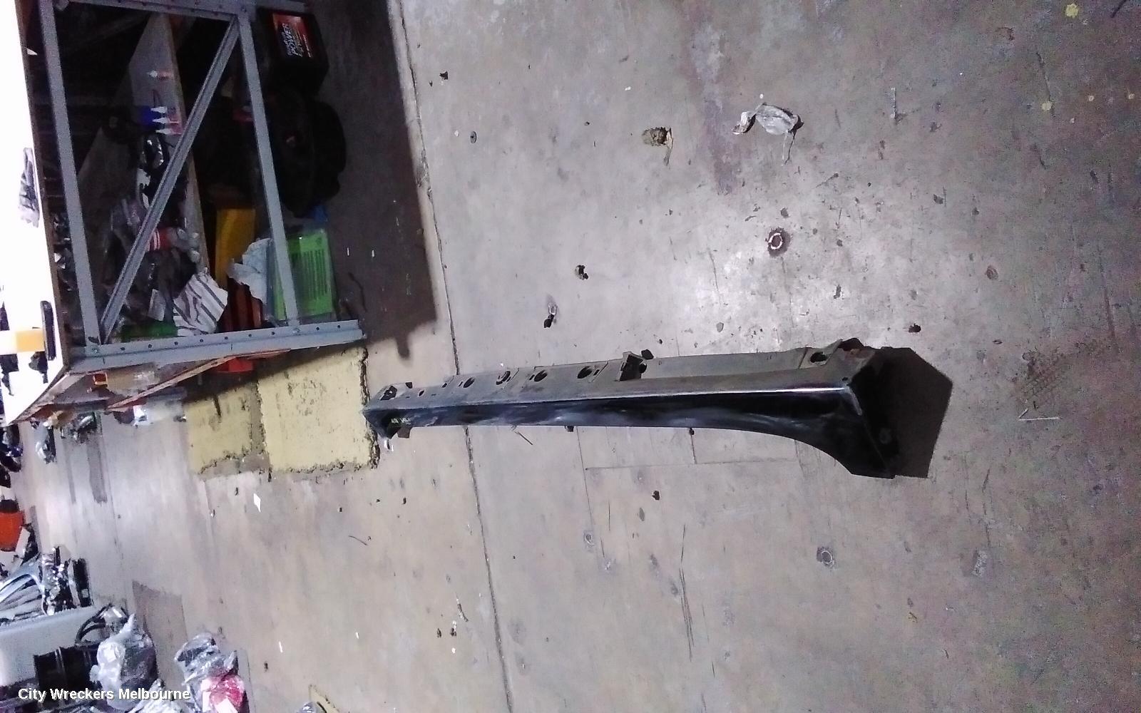TOYOTA PRIUS, ZVW30R, 07/2009 - 12/2015, RHF BAR BRAKET: 102413