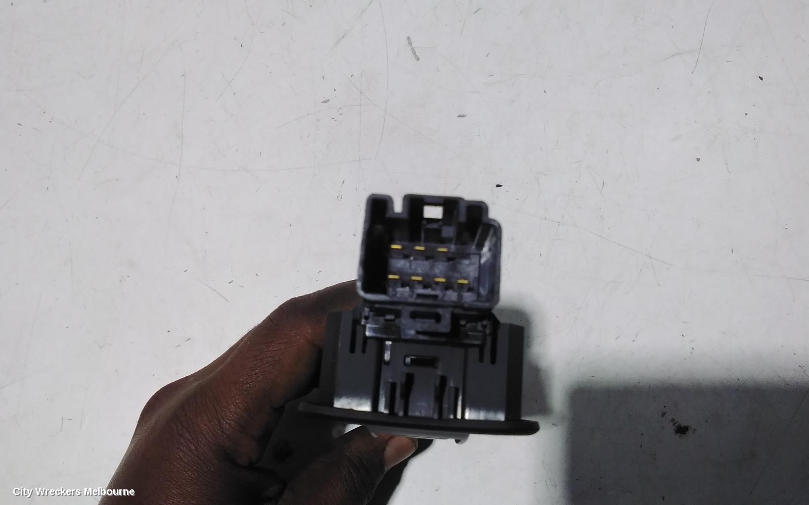 LAND ROVER RANGEROVER SPORT PWR DR WIND SWITCH, LH REAR, L320, 08/2005 - 10/2010