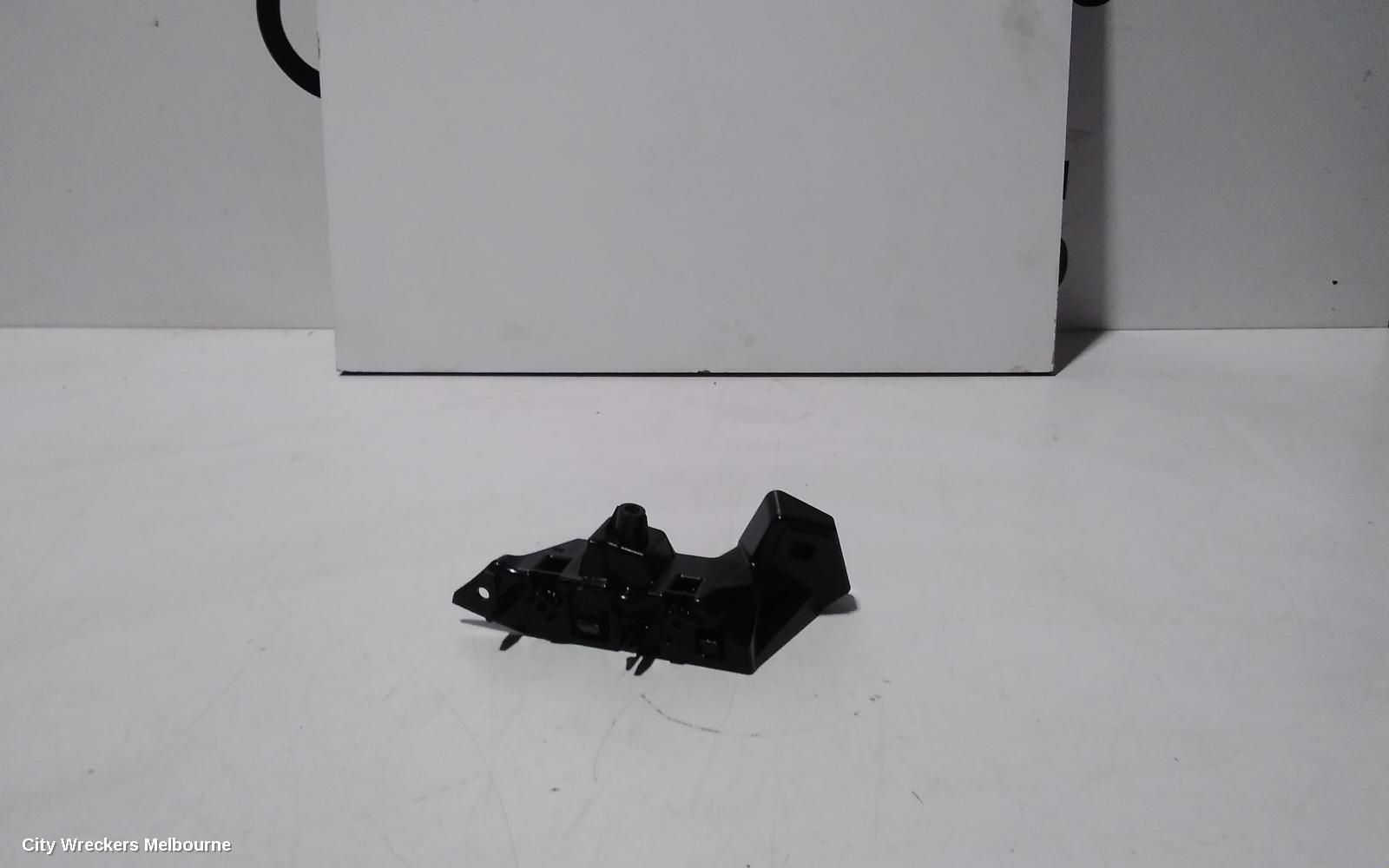 FORD FOCUS, SA, 10/2018 - 12/2024, RHF BAR BRAKET: 102420