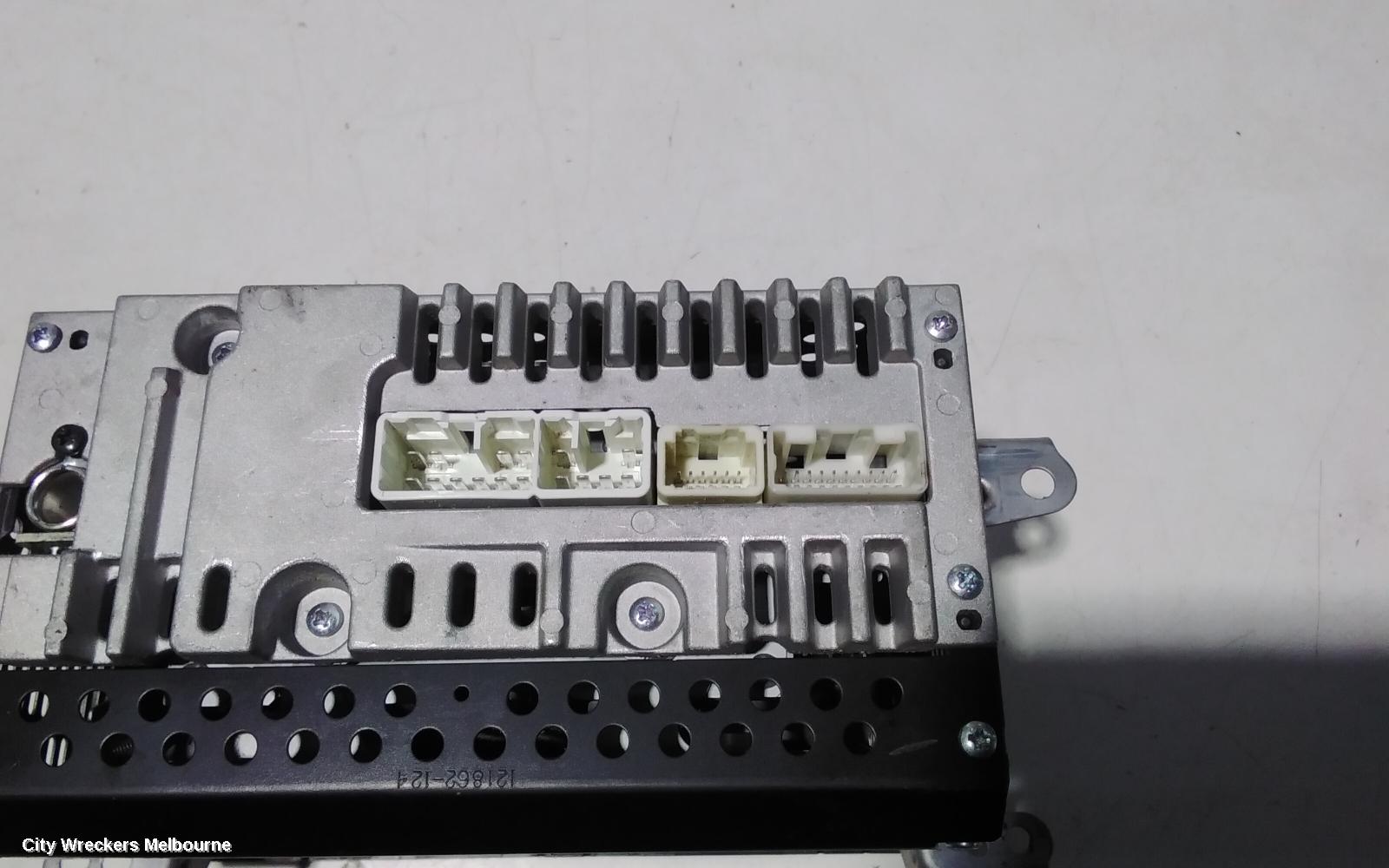 TOYOTA HIACE RADIO/CD/DVD/SAT/TV, SINGLE DISC CD PLAYER (P/N ON FACE 12848), TRH/KDH, 03/2005 - 04/2019