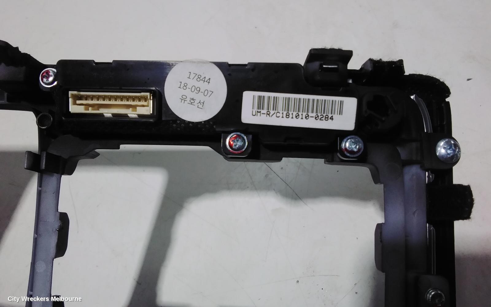 KIA SORENTO GEAR STICK/SHIFTER, AUTO T/M, 2.2, D4HB, DIESEL, UM, 08/2017 - 01/2020