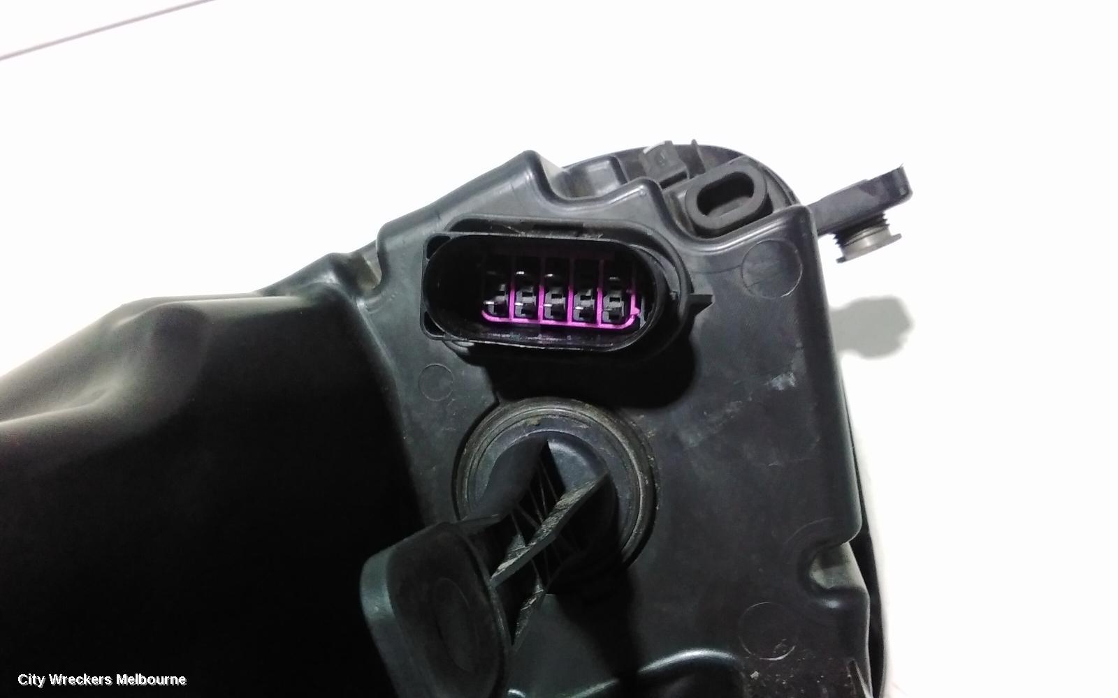 VOLKSWAGEN CADDY RIGHT HEADLAMP, 2K, H4 TYPE, 08/2010 - 06/2015
