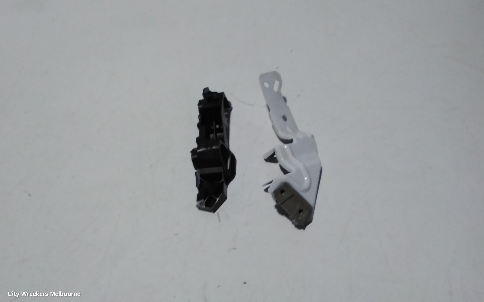 HOLDEN INSIGNIA, GA, 02/2015 - 01/2017, LEFT BAR SLID AND GUARD BRAKET  CHECK    : 102993