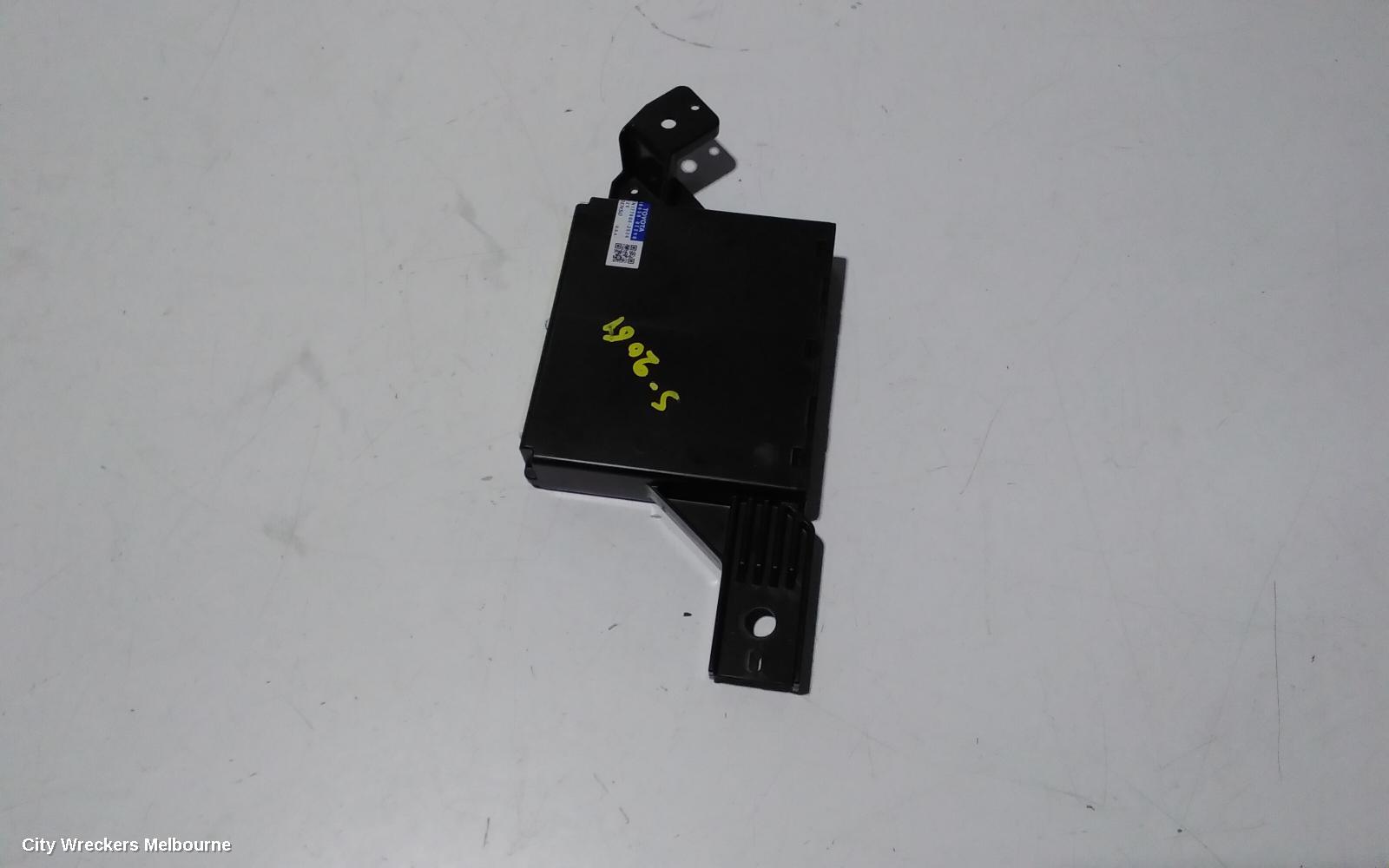 TOYOTA KLUGER RADIO/CD/DVD/SAT/TV, SINGLE DISC CD PLAYER (P/N ON FACE 100184), GSU40-GSU45, 05/2007 - 02/2014