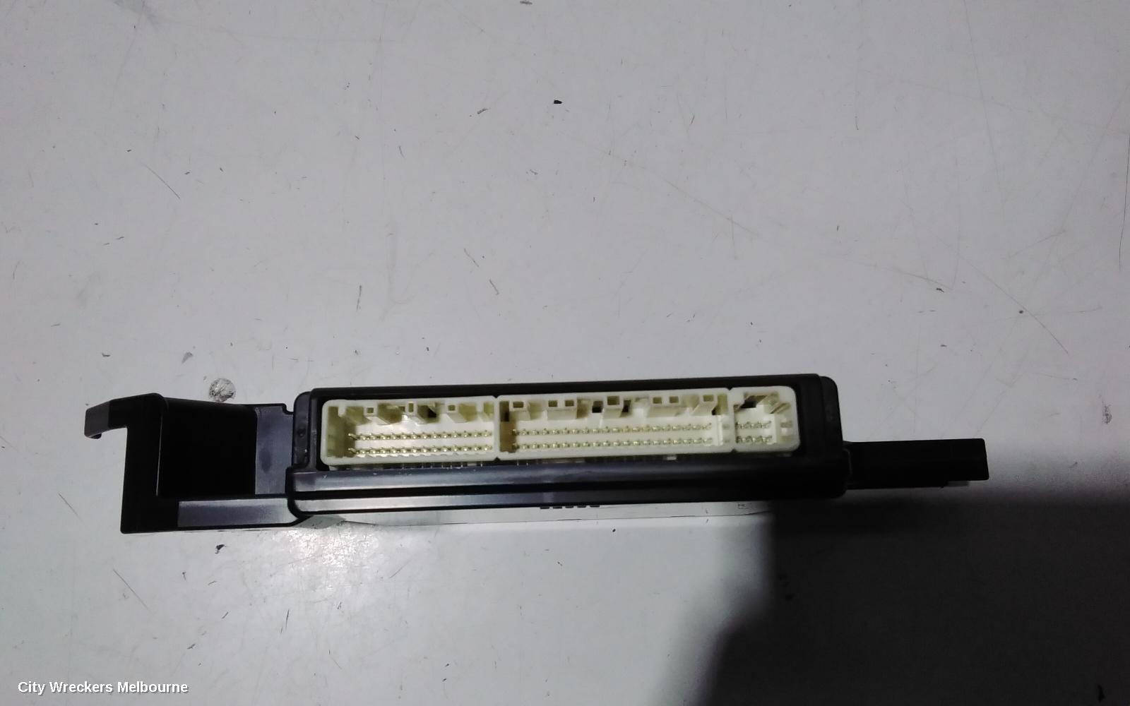 TOYOTA KLUGER RADIO/CD/DVD/SAT/TV, SINGLE DISC CD PLAYER (P/N ON FACE 100184), GSU40-GSU45, 05/2007 - 02/2014