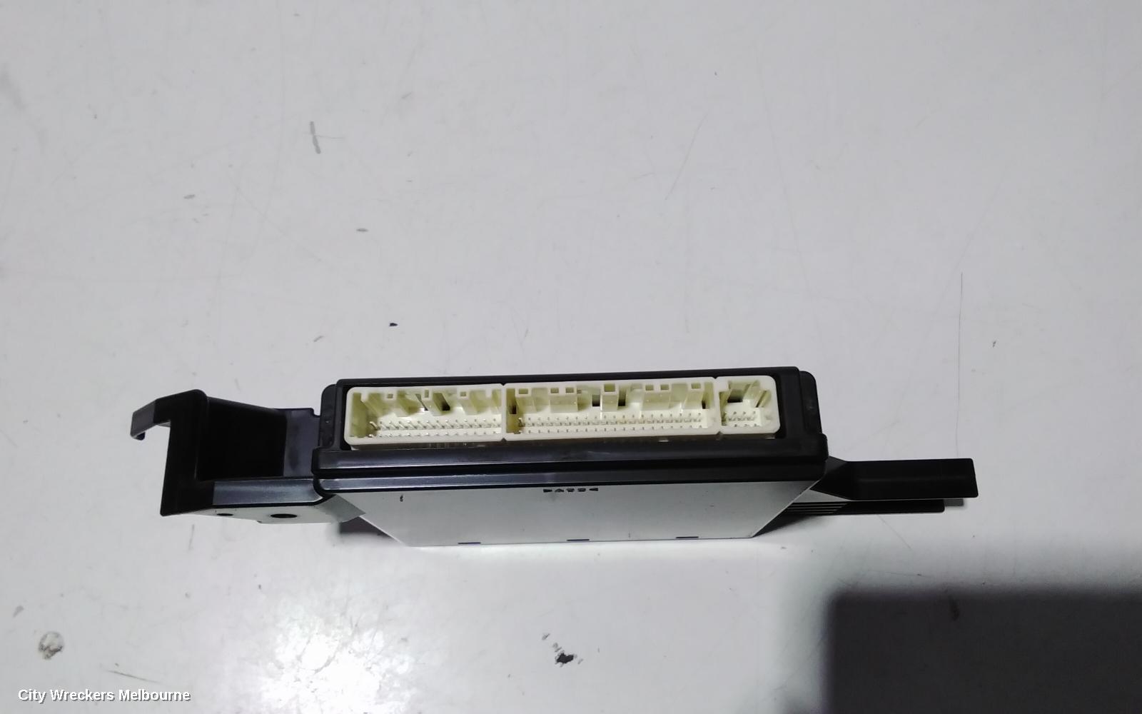 TOYOTA KLUGER RADIO/CD/DVD/SAT/TV, SINGLE DISC CD PLAYER (P/N ON FACE 100184), GSU40-GSU45, 05/2007 - 02/2014