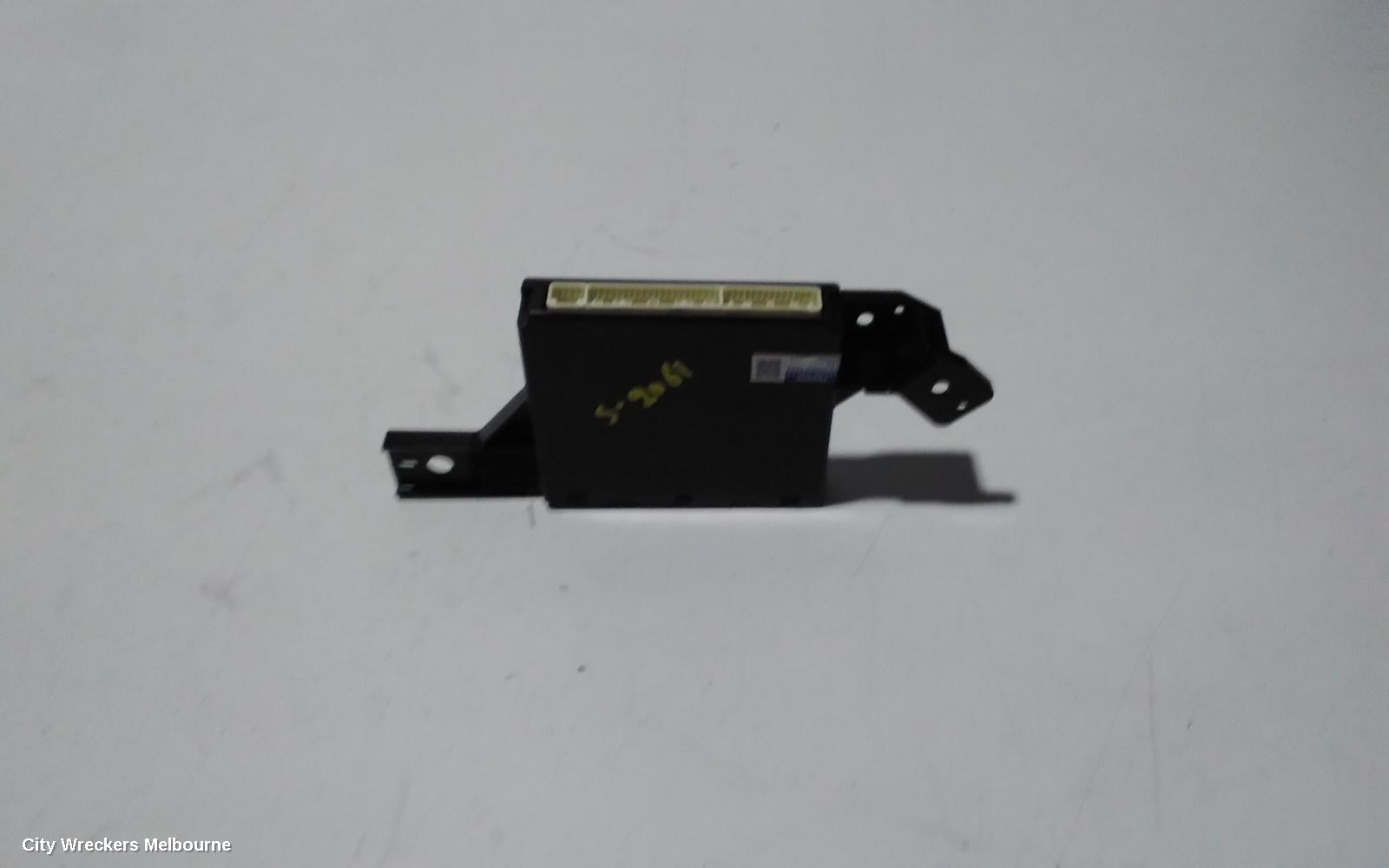 TOYOTA KLUGER RADIO/CD/DVD/SAT/TV, SINGLE DISC CD PLAYER (P/N ON FACE 100184), GSU40-GSU45, 05/2007 - 02/2014
