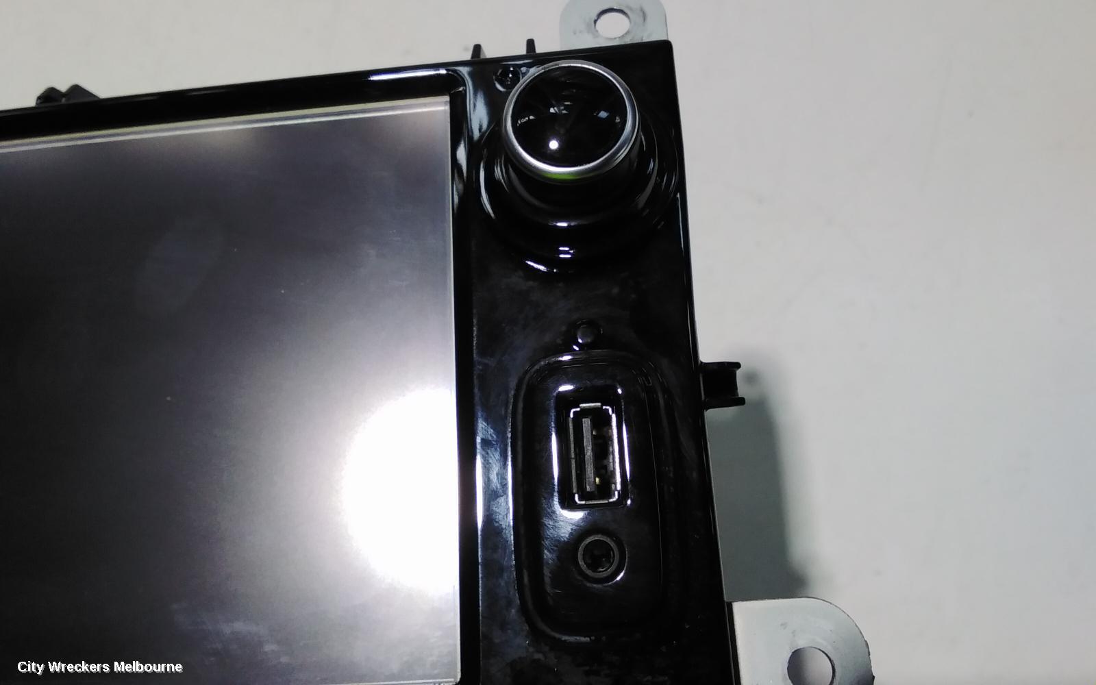 RENAULT CLIO RADIO/CD/DVD/SAT/TV, MP3/CD/CASSETTE, X98, 09/2013 - 10/2019