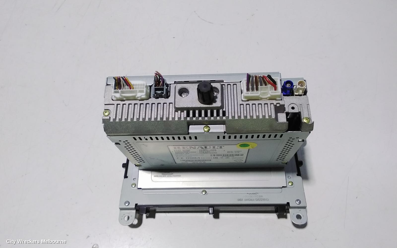 RENAULT CLIO RADIO/CD/DVD/SAT/TV, MP3/CD/CASSETTE, X98, 09/2013 - 10/2019