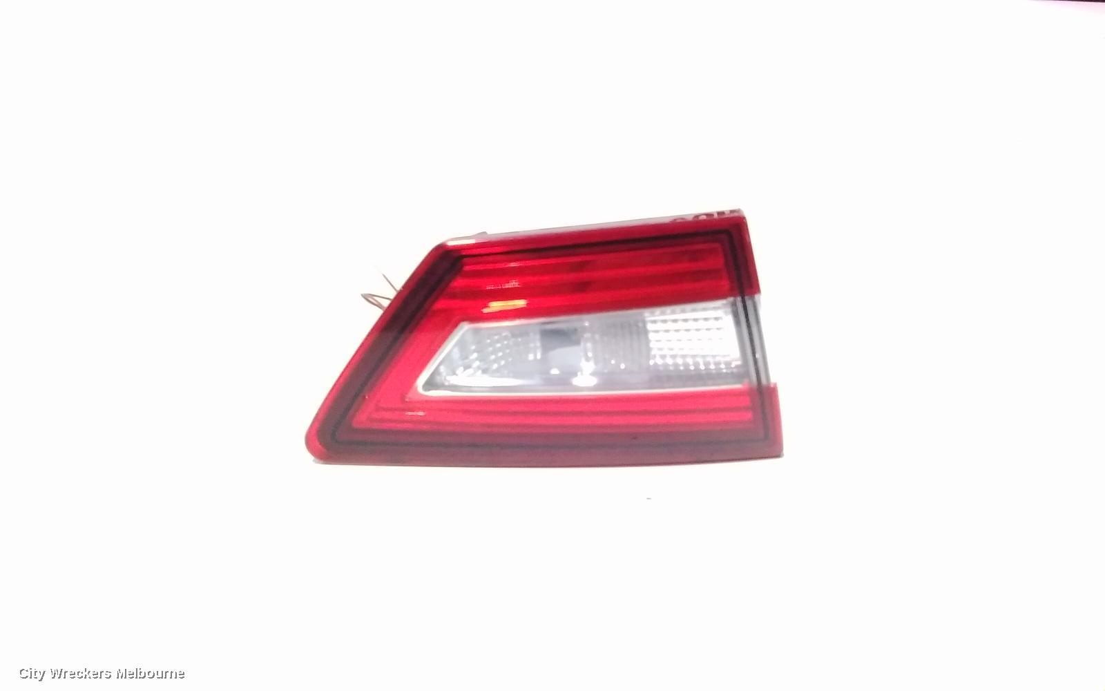 RENAULT CLIO REAR GARNISH, TAILGATE LAMP (LH SIDE), X98, NON LED TYPE, 09/2013 - 10/2019