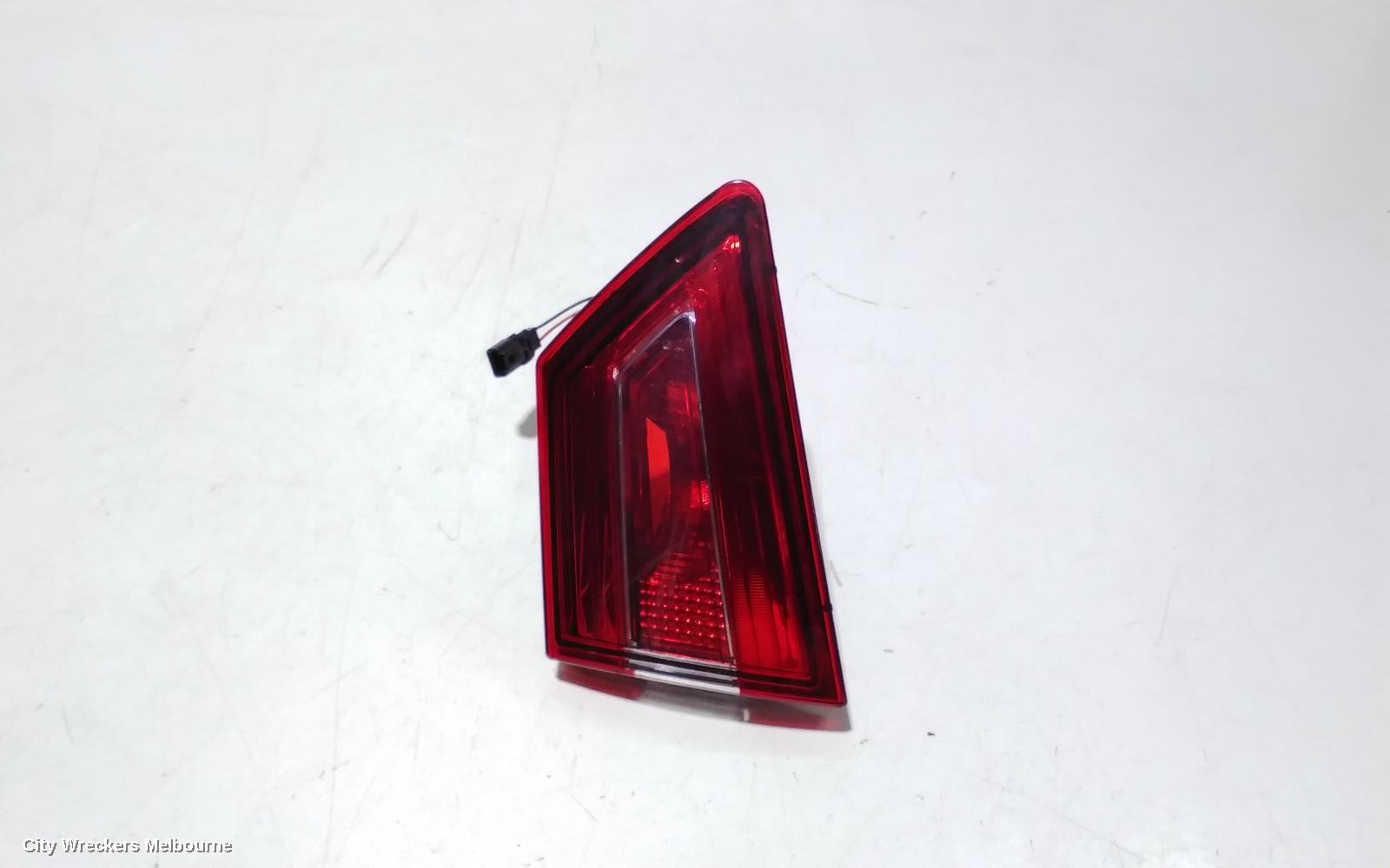 RENAULT CLIO REAR GARNISH, TAILGATE LAMP (RH SIDE), X98, NON LED TYPE, 09/2013 - 10/2019