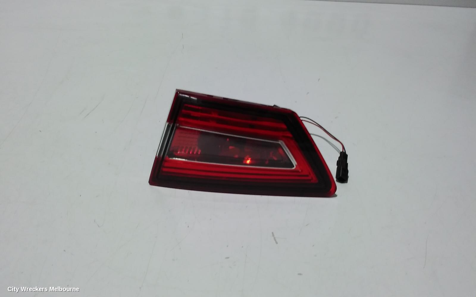 RENAULT CLIO REAR GARNISH, TAILGATE LAMP (RH SIDE), X98, NON LED TYPE, 09/2013 - 10/2019