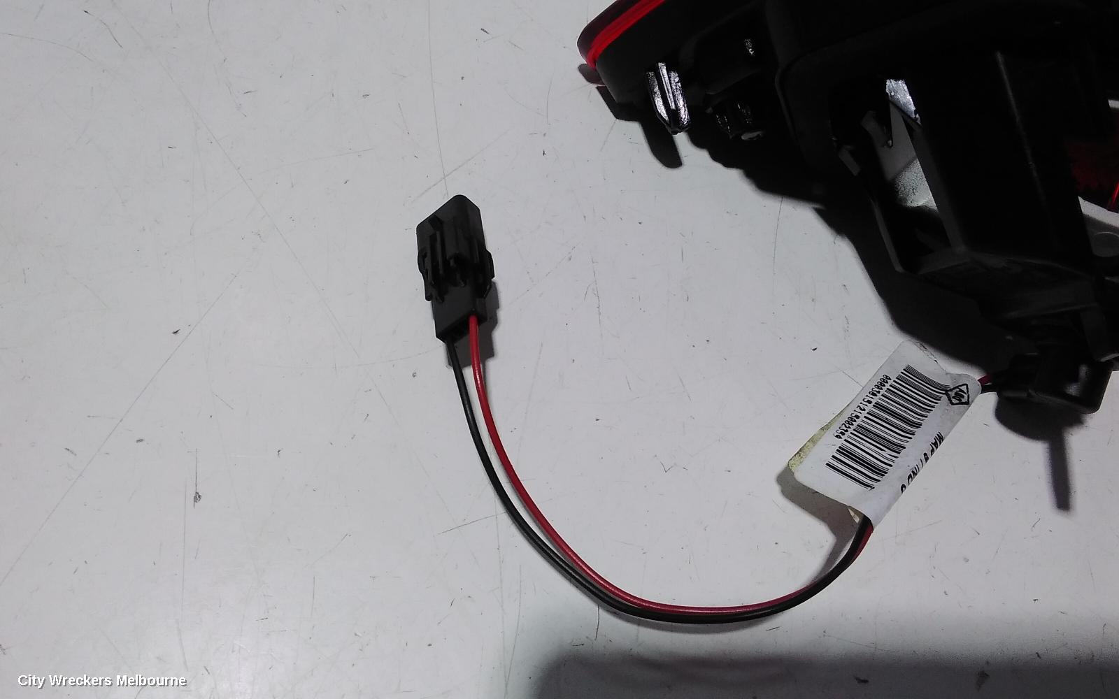 RENAULT CLIO REAR GARNISH, TAILGATE LAMP (RH SIDE), X98, NON LED TYPE, 09/2013 - 10/2019