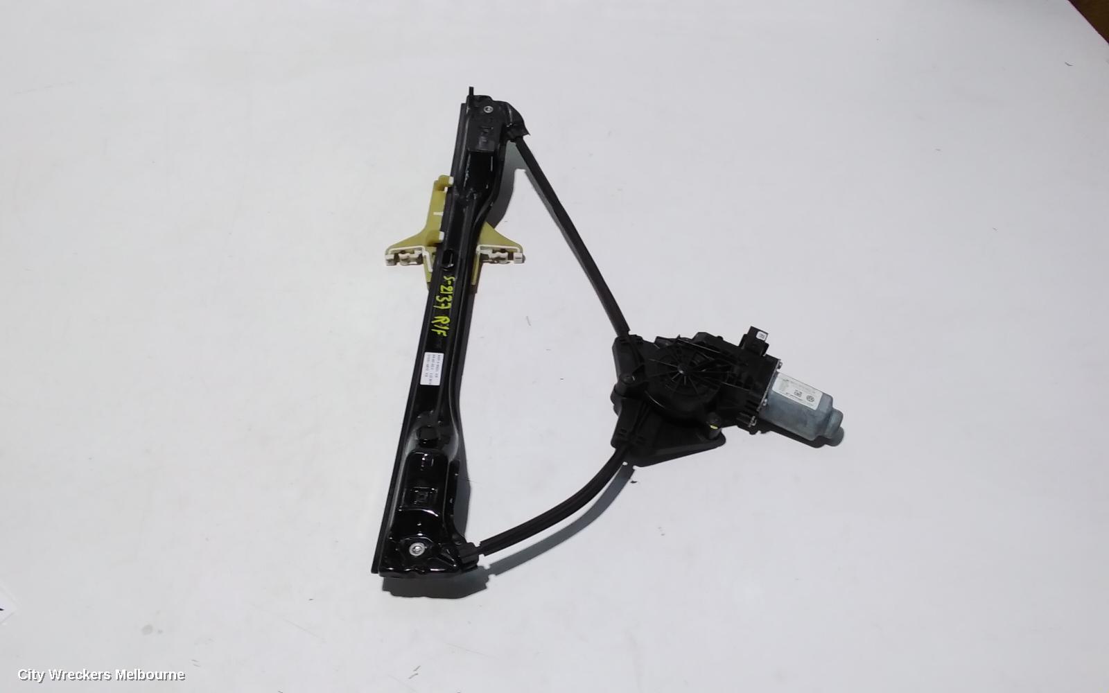 VOLKSWAGEN AMAROK RIGHT FRONT WINDOW REG/MOTOR, 2H, 12/2010 ONWARDS