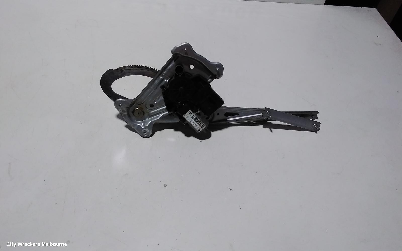 RENAULT FLUENCE LEFT FRONT WINDOW REG/MOTOR, X38 09/2010 - 01/2016