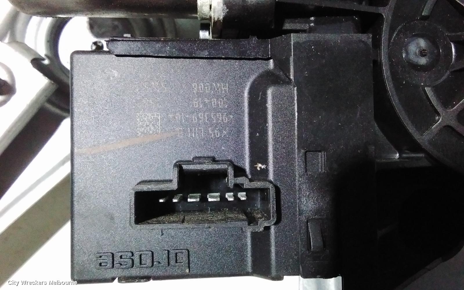 RENAULT FLUENCE LEFT FRONT WINDOW REG/MOTOR, X38 09/2010 - 01/2016