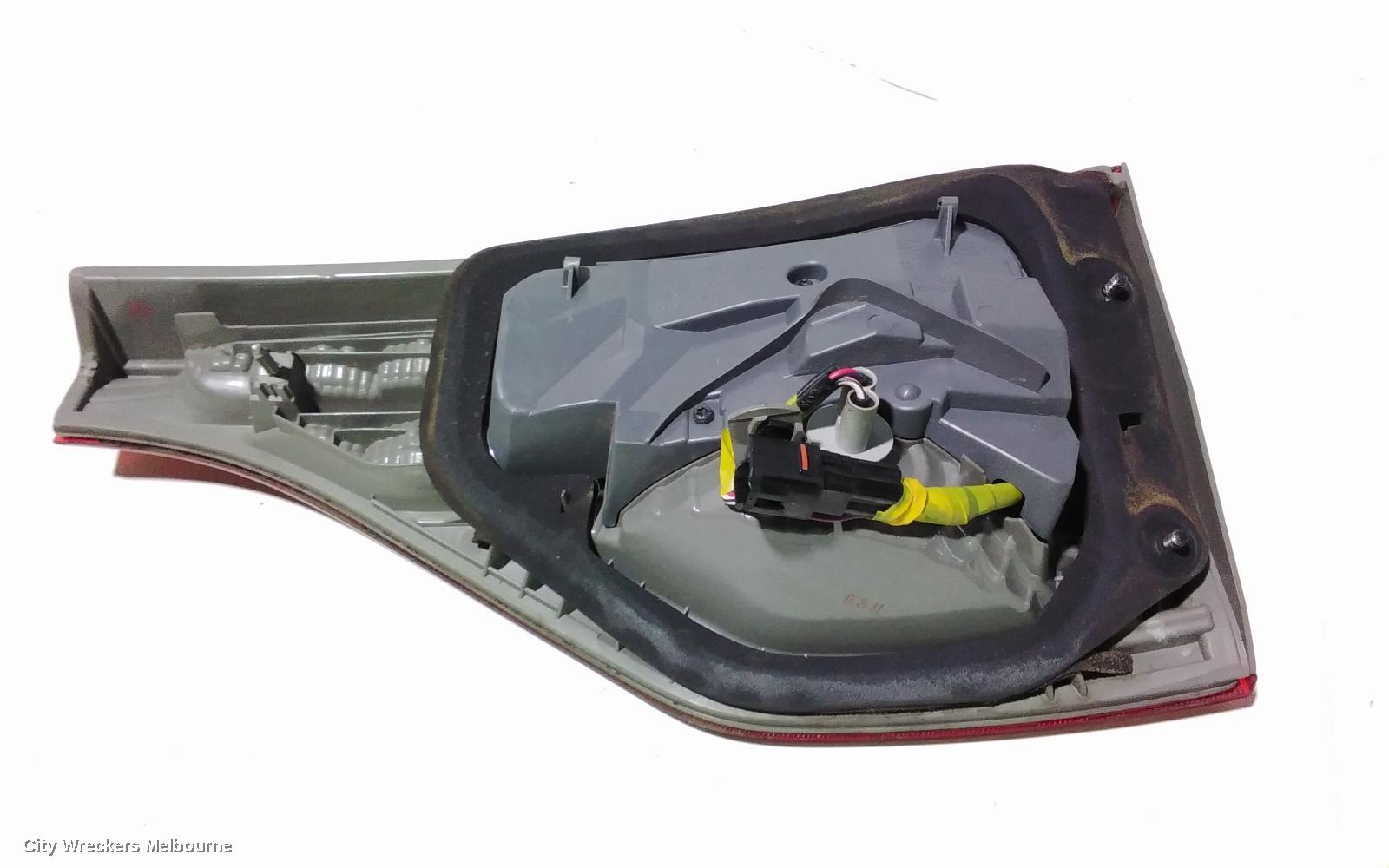 TOYOTA TARAGO REAR GARNISH, TAILGATE LAMP (LH SIDE), ACR50R, 12/2008 - 06/2020