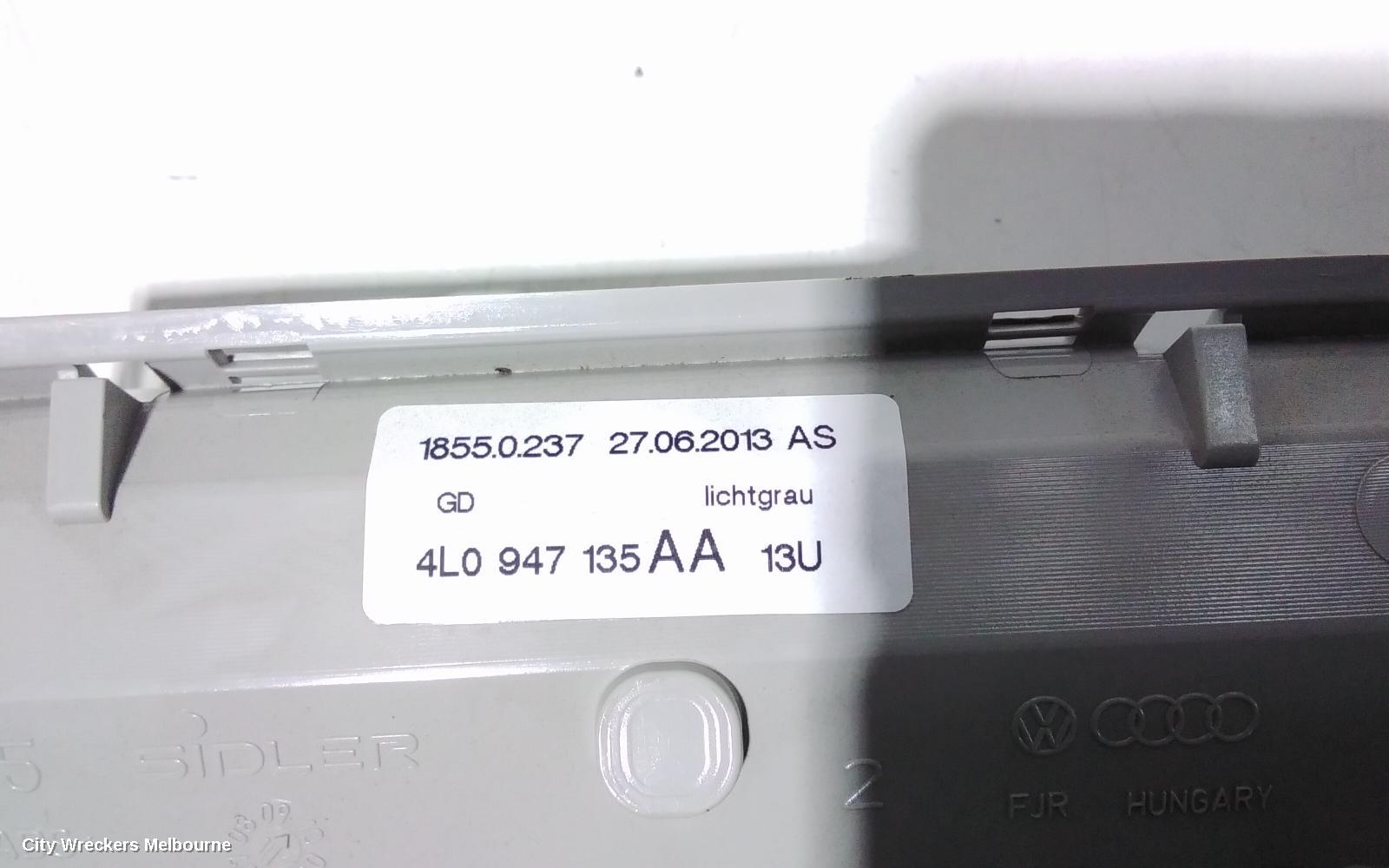 AUDI Q7 COURTESY LIGHT, FRONT (CENTRE), W/ SUNROOF CONTROLS TYPE, 4L, 09/2006 - 08/2015