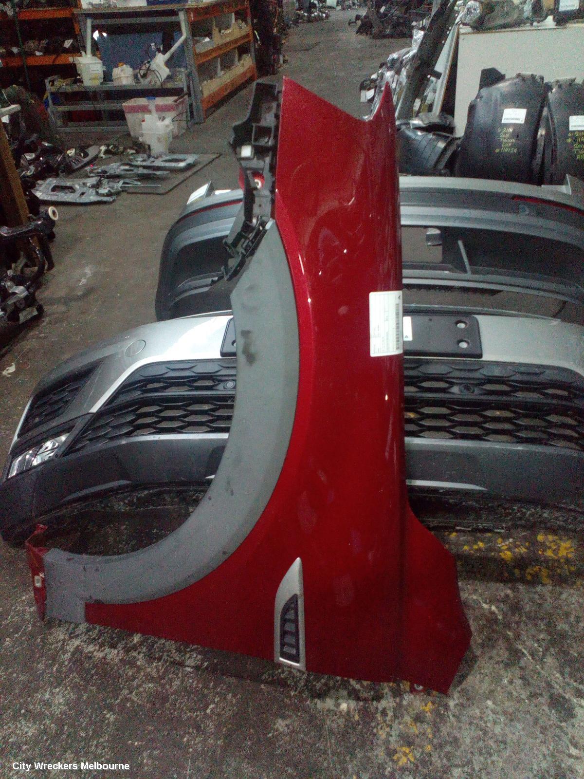 HOLDEN CAPTIVA LEFT GUARD, CG, 10/2015 - 06/2018