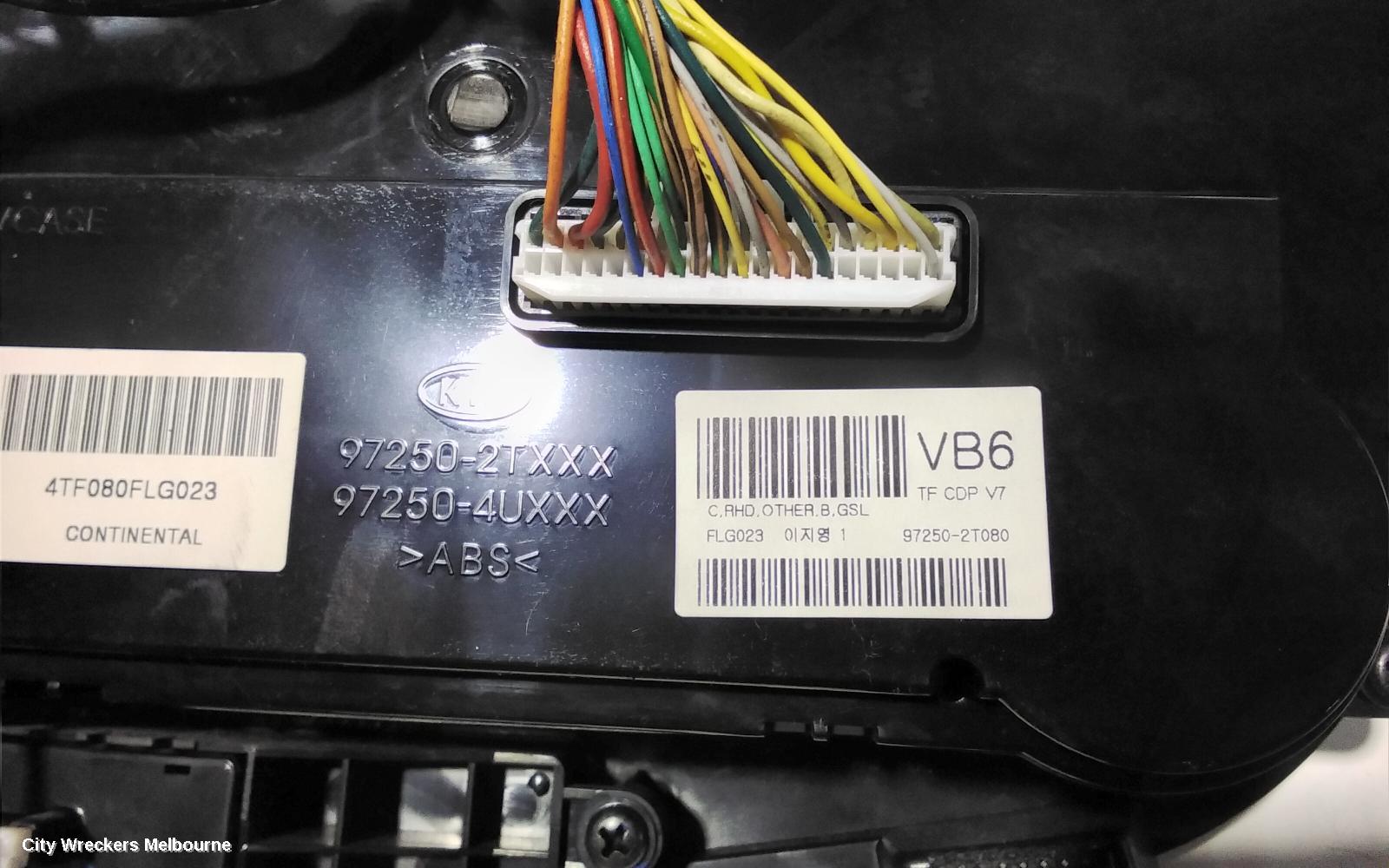 KIA OPTIMA HEATER/AC CONTROLS, TF, CLIMATE CONTROL TYPE, P/N 972502T080CA, 01/2011 - 10/2015