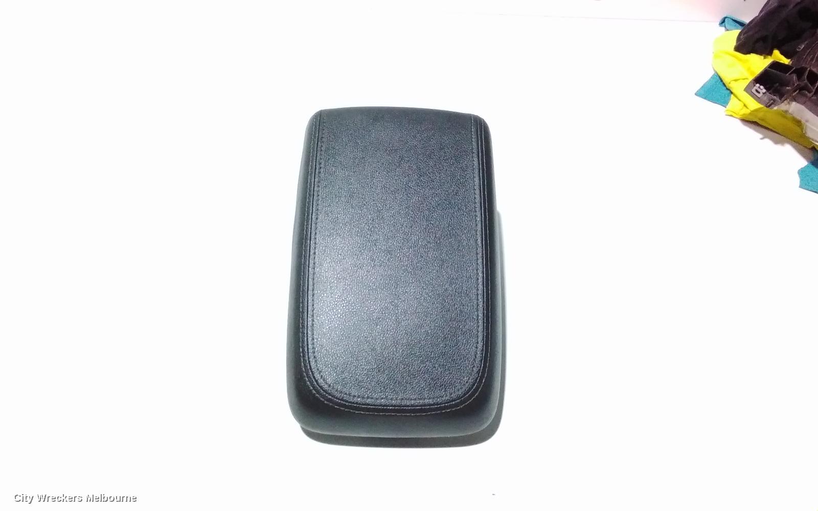 HOLDEN CAPTIVA CONSOLE, CG, LEATHER, BLACK, 01/2011 - 06/2018