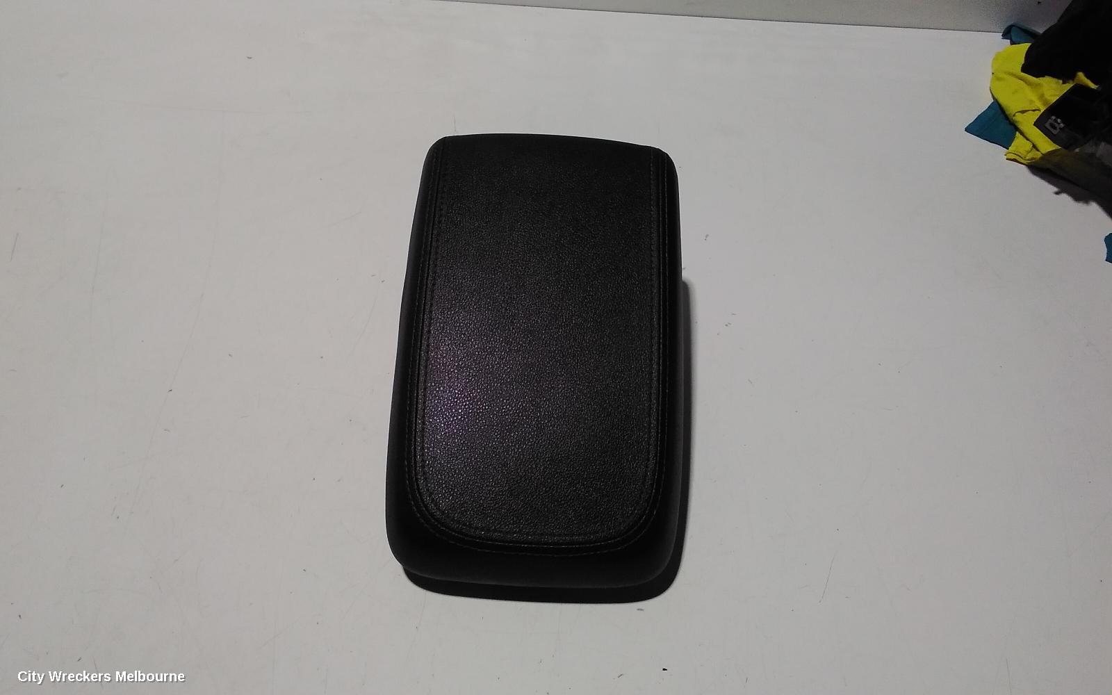 HOLDEN CAPTIVA CONSOLE, CG, LEATHER, BLACK, 01/2011 - 06/2018