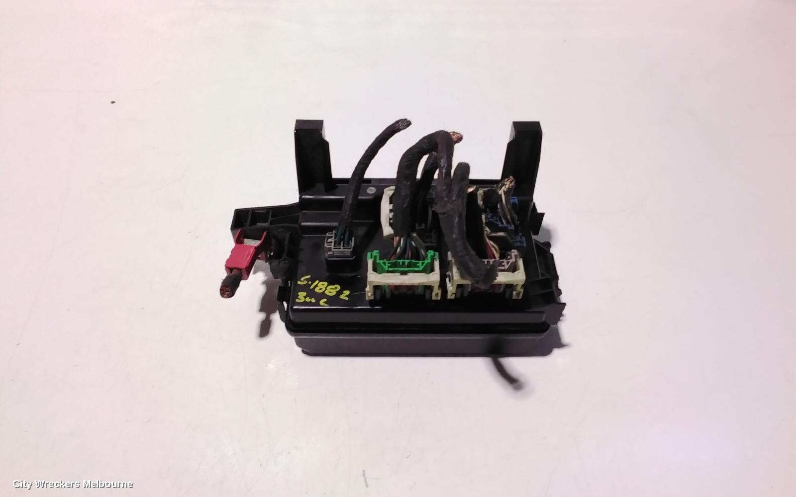 CHRYSLER 300C FUSE BOX, ENGINE BAY, DIESEL, 11/2005 - 12/2011