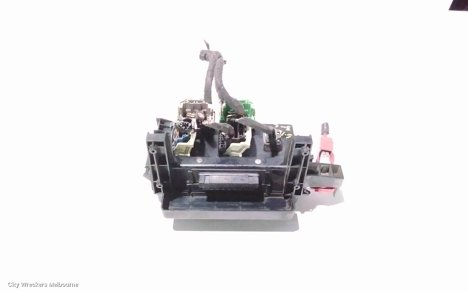 CHRYSLER 300C FUSE BOX, ENGINE BAY, DIESEL, 11/2005 - 12/2011