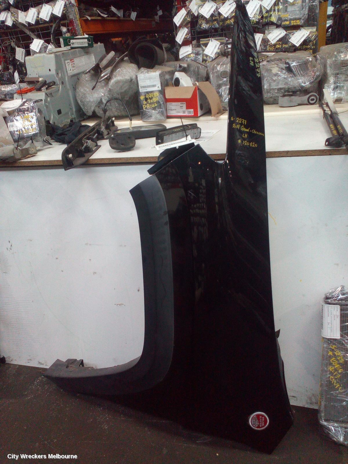JEEP CHEROKEE LEFT GUARD, KL, 02/2014 - 03/2018
