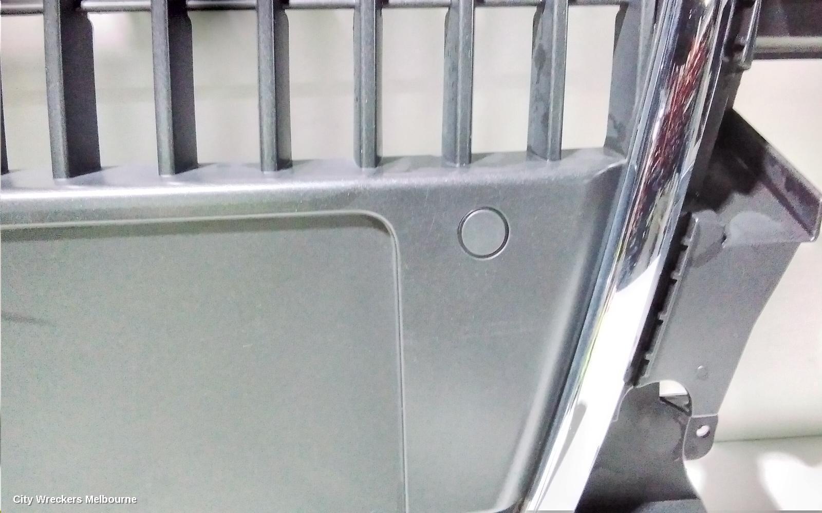 AUDI Q5 GRILLE, Q5, RADIATOR GRILLE, 4 CYL & W/ PARK SENSOR TYPE, CHROME, 8R, 12/2008 - 06/2012