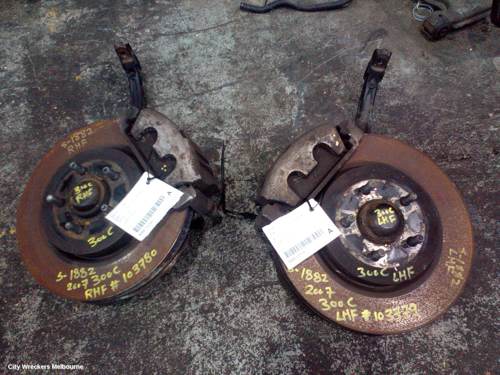 CHRYSLER 300C LEFT FRONT HUB ASSEMBLY, ABS TYPE, 11/2005 - 12/2011