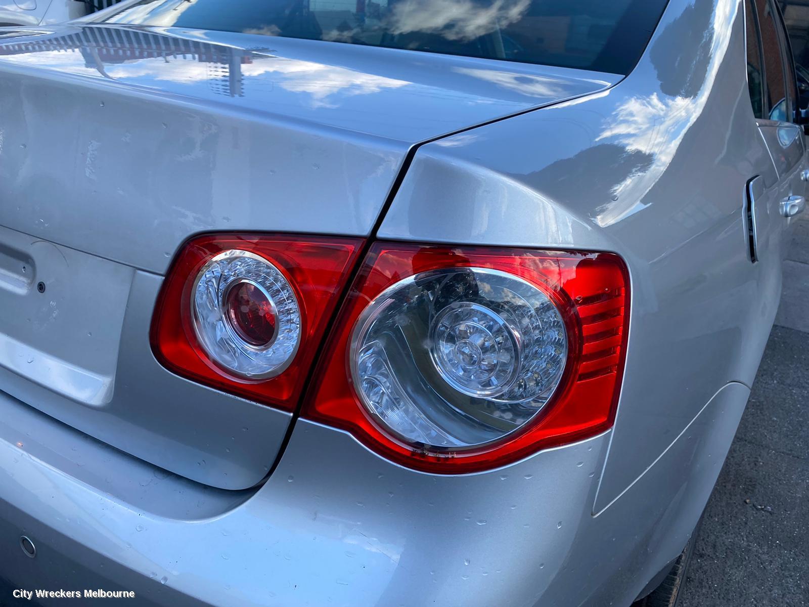 VOLKSWAGEN JETTA LEFT GUARD LINER, 1KM, FRONT SECTION, 02/2006 - 07/2011