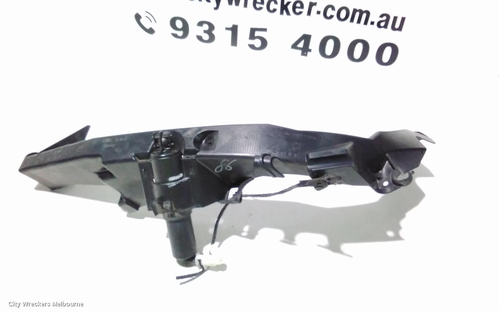 BMW 3 SERIES, E90, SEDAN, 03/2005 - 12/2013, LEFT HEADLIGHT BROKETS WITH WASHER JET: 104074