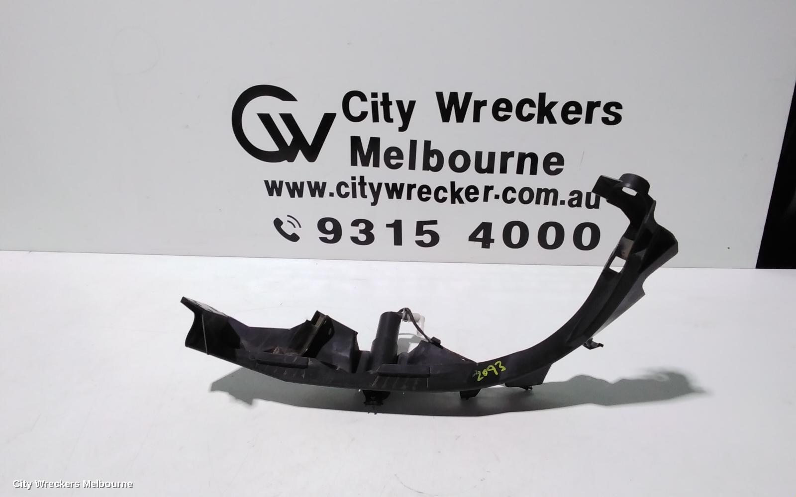 BMW 3 SERIES, E90, SEDAN, 03/2005 - 12/2013, LEFT HEADLIGHT BROKETS WITH WASHER JET: 104074