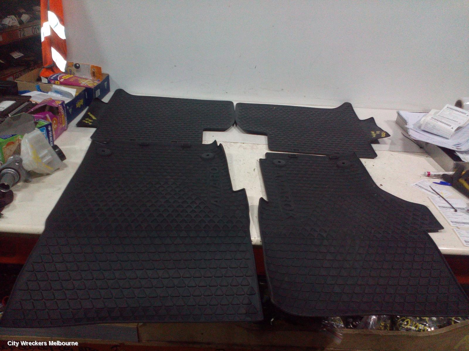 VOLKSWAGEN AMAROK FLOOR MATS, 2H, 02/2011 - 09/2022