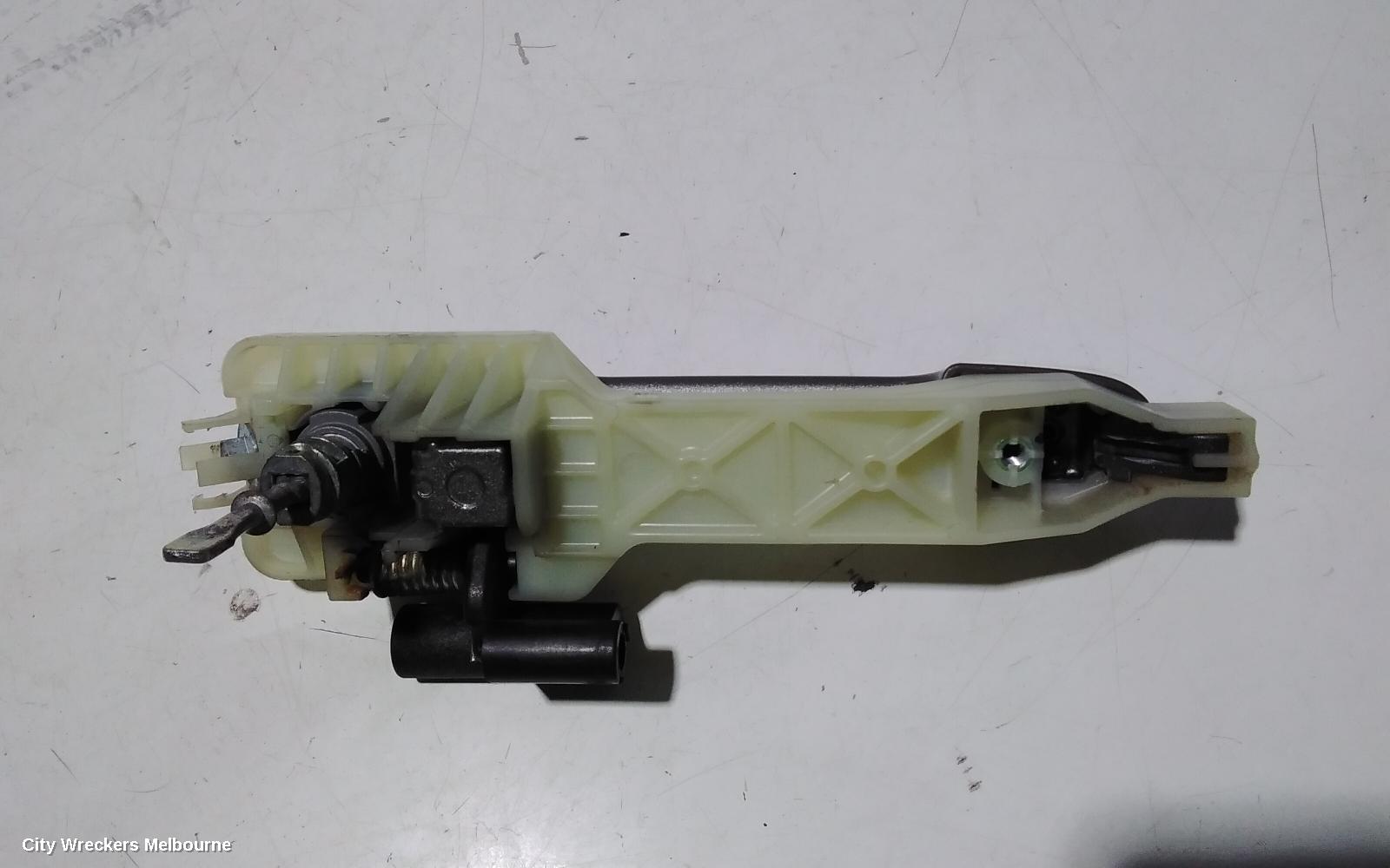 KIA CERATO DOOR HANDLE, OUTER, RH FRONT, COLOUR CODED, TD, 10/2008 - 03/2013