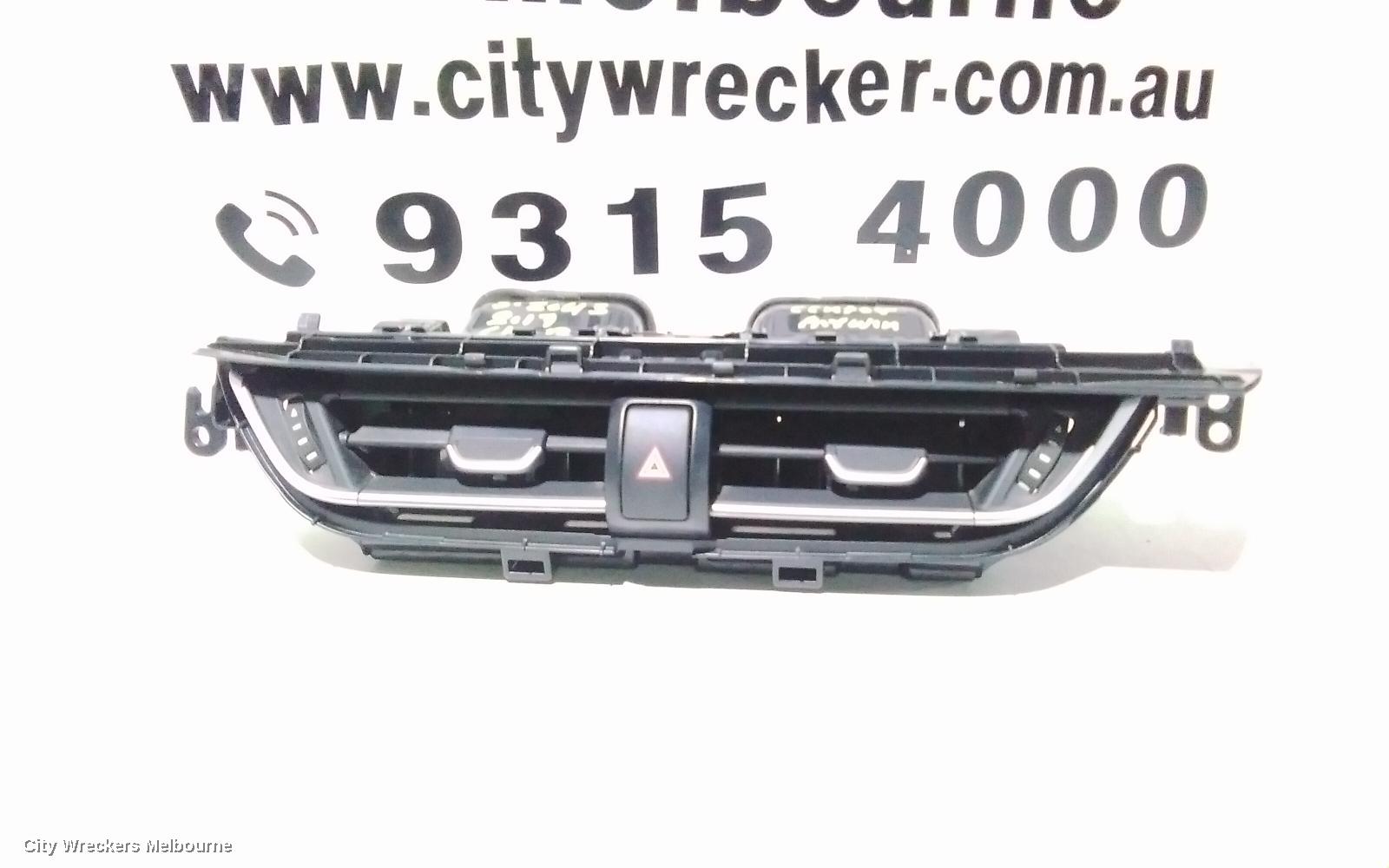 TOYOTA C-HR, GEN 1, 12/2016 - 09/2023, CENTRE AIRVENT: 104226
