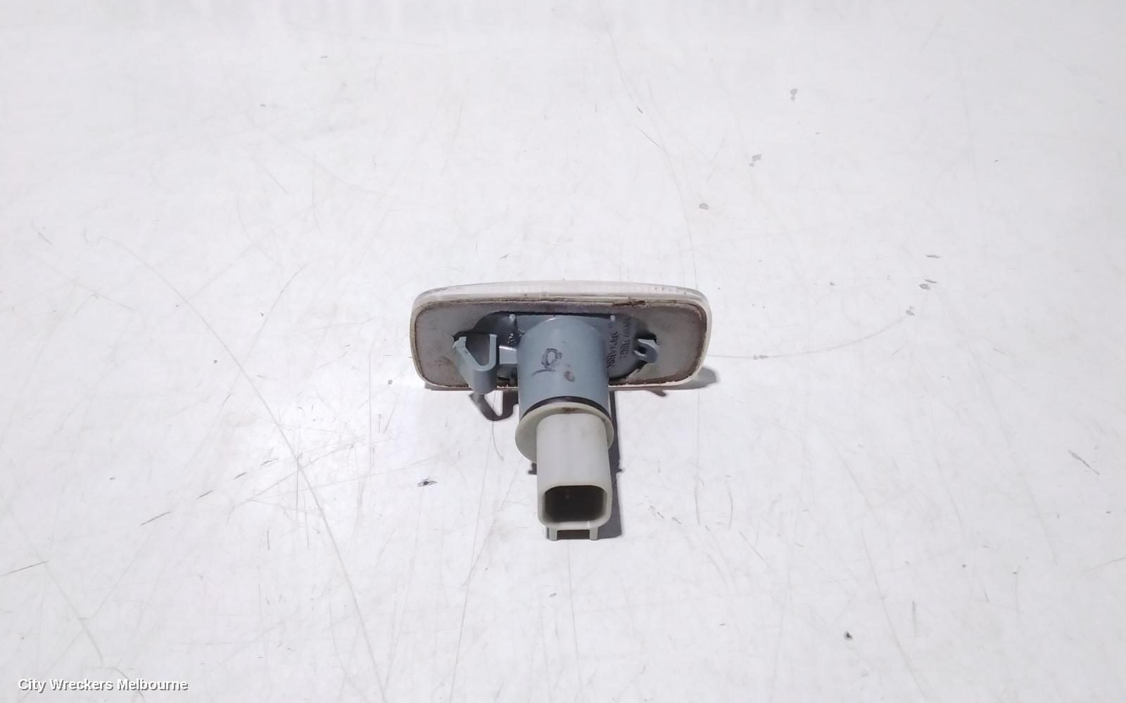 JEEP CHEROKEE LEFT INDICATOR/FOG/SIDE, GUARD FLASHER (REPEATER), KK, 11/2007 - 10/2012