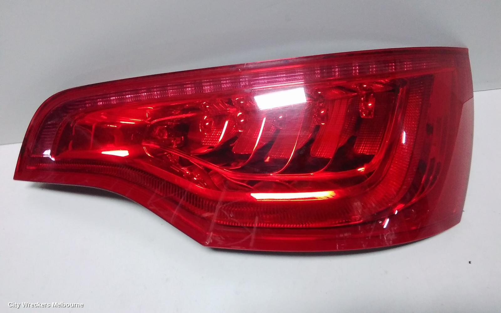 AUDI Q7 RIGHT TAILLIGHT, 4L, IN TAILGATE, 09/2006 - 09/2009
