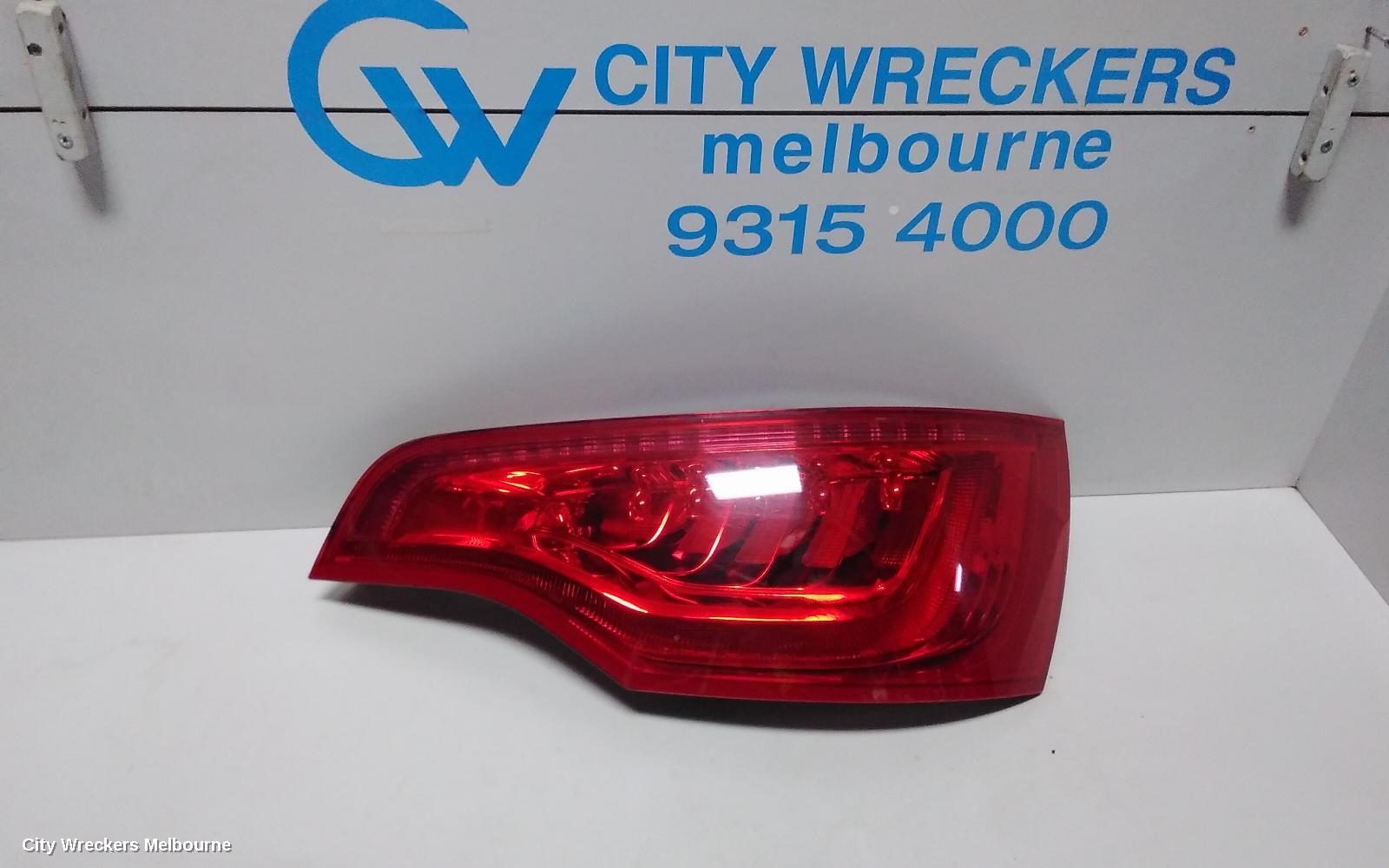 AUDI Q7 RIGHT TAILLIGHT, 4L, IN TAILGATE, 09/2006 - 09/2009