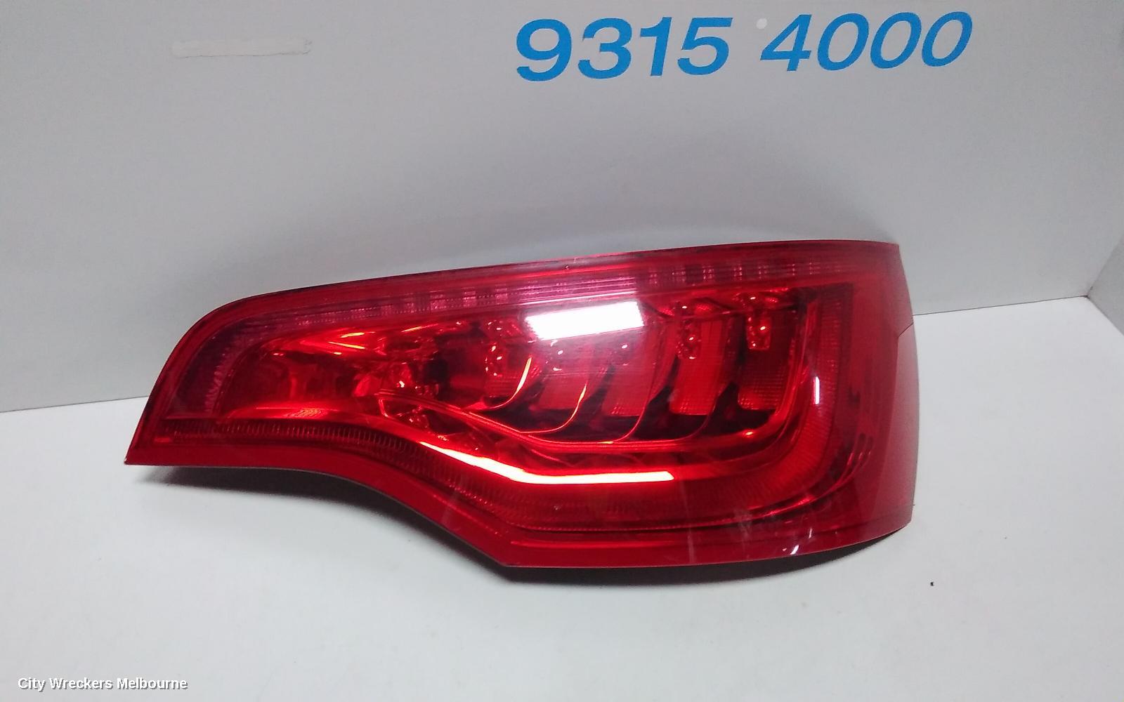 AUDI Q7 RIGHT TAILLIGHT, 4L, IN TAILGATE, 09/2006 - 09/2009