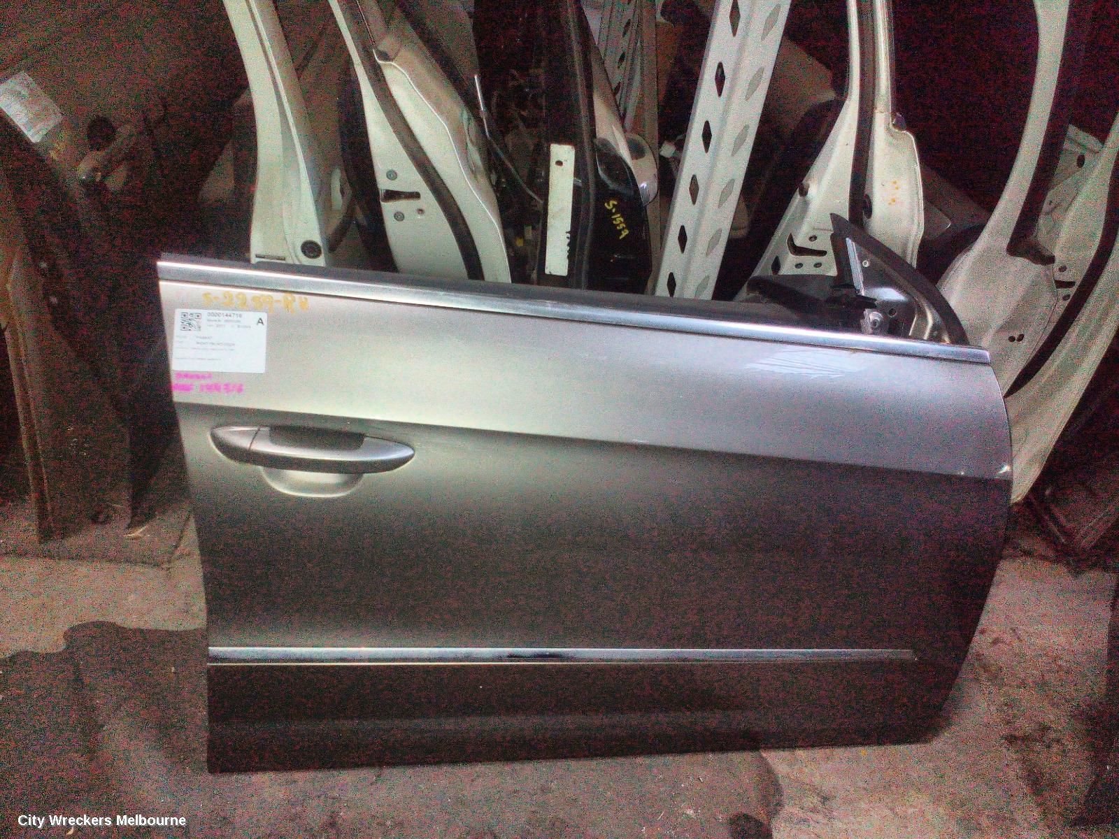 VOLKSWAGEN PASSAT RIGHT FRONT DOOR, 3CC, SEDAN, 08/2008 - 12/2016