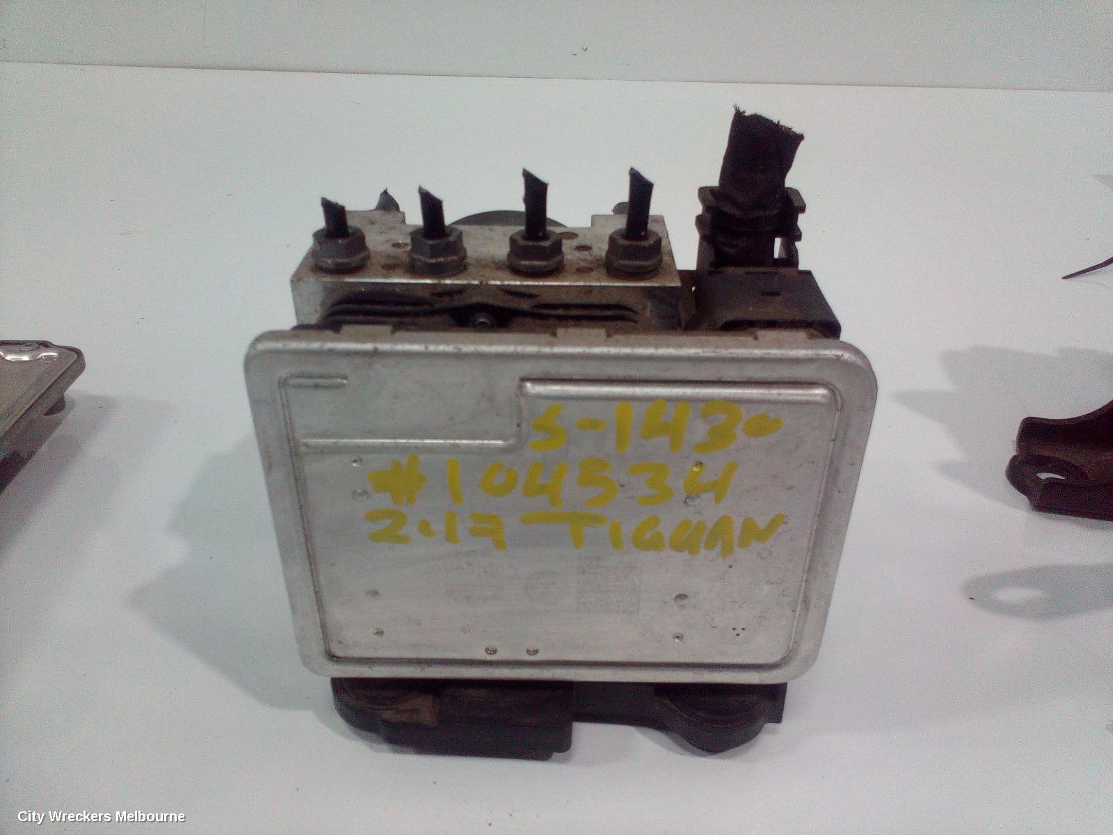 VOLKSWAGEN TIGUAN ABS PUMP/MODULATOR, P/N 5Q0614517CF, 5NA, 06/2016 ONWARDS