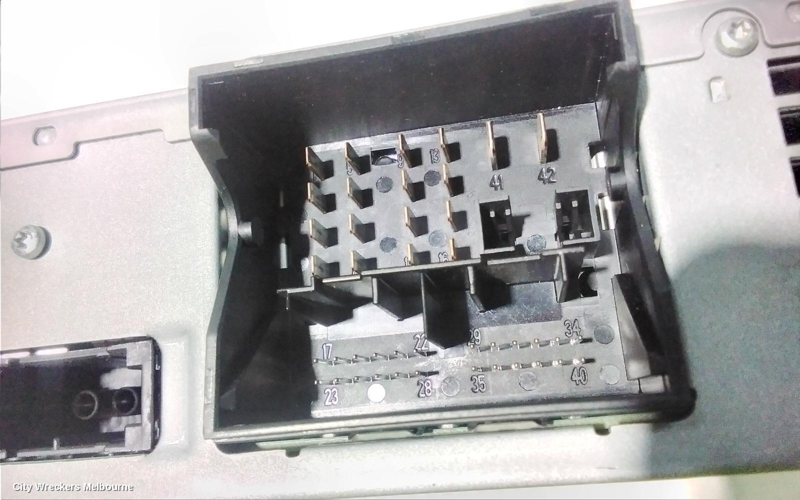 AUDI Q7 RADIO/CD/DVD/SAT/TV, MUSIC INTERFACE (GLOVEBOX), 4L, 09/2006 - 08/2015