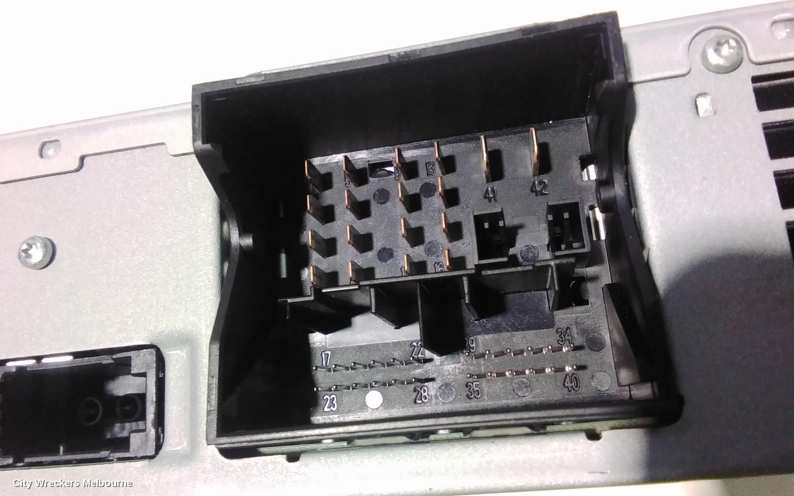AUDI Q7 RADIO/CD/DVD/SAT/TV, MUSIC INTERFACE (GLOVEBOX), 4L, 09/2006 - 08/2015