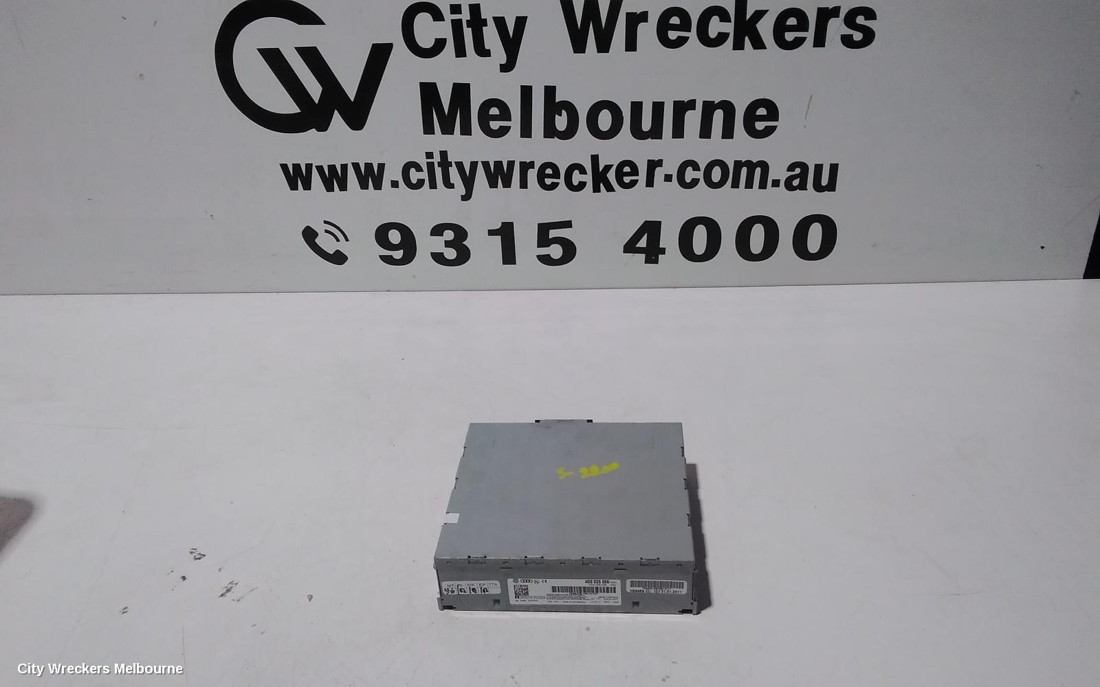 AUDI Q7 RADIO/CD/DVD/SAT/TV, MUSIC INTERFACE (GLOVEBOX), 4L, 09/2006 - 08/2015