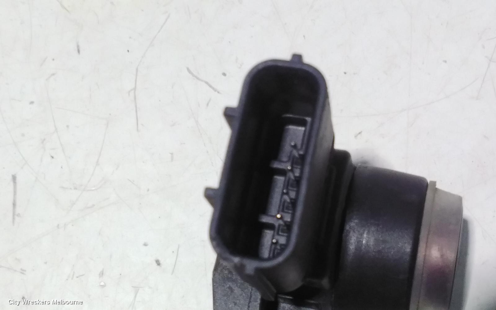 HONDA HRV, RU, 12/2014 - 10/2021, FRONT BAR PARKING SENSORS 1X: 104607