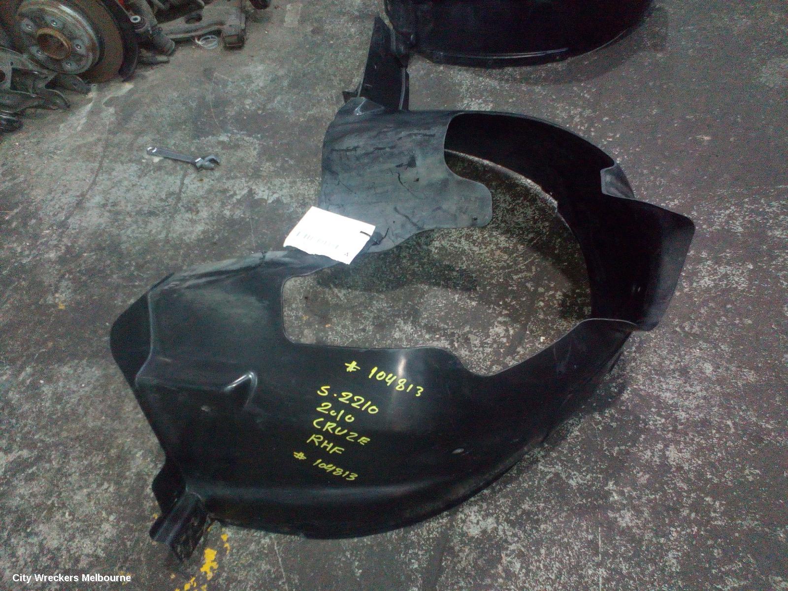 HOLDEN CRUZE RIGHT GUARD LINER, FRONT, JG, 03/2009 - 02/2011