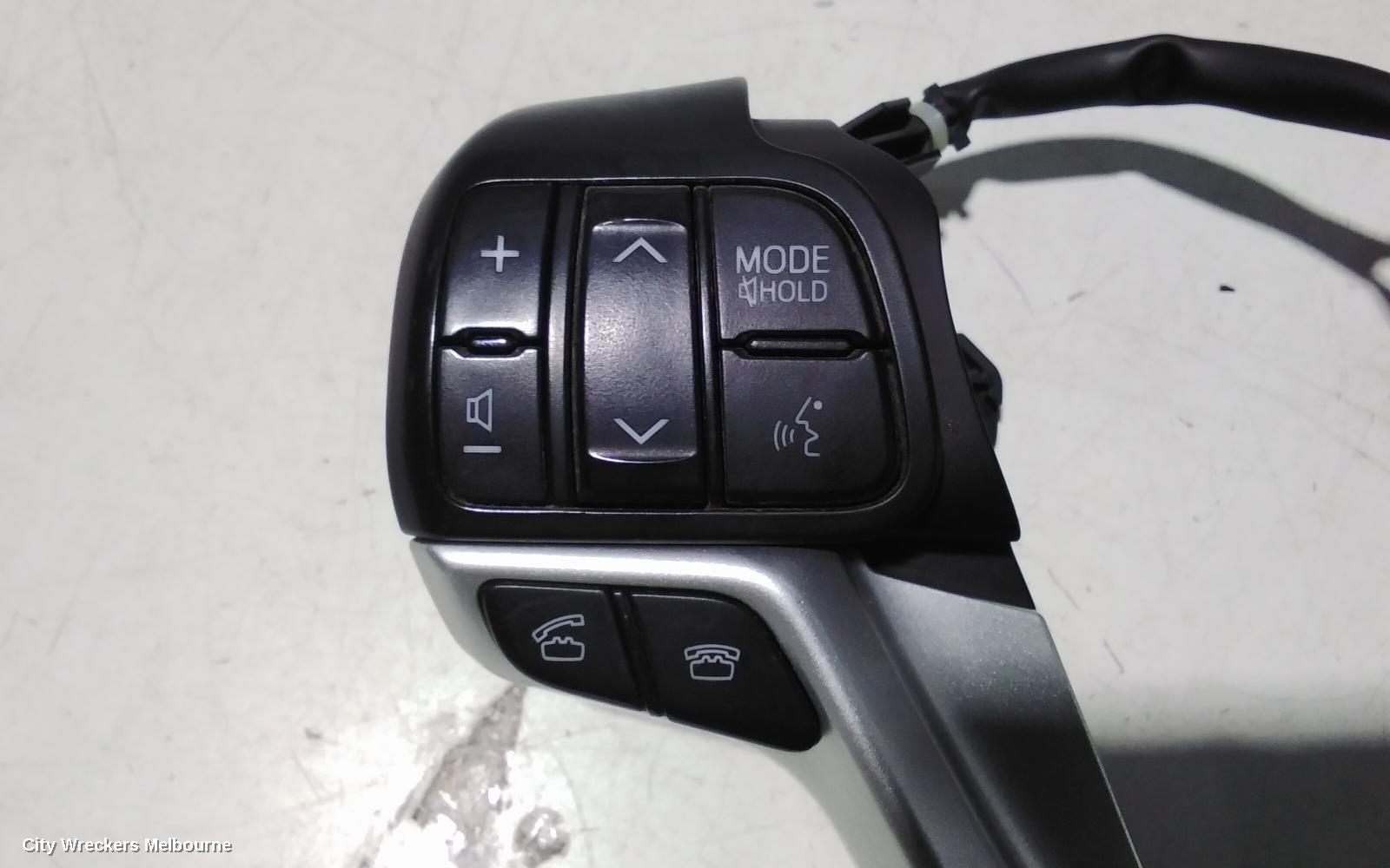TOYOTA KLUGER, XU50 SERIES, 03/2014 - 02/2021, 75E800  STEERING WHEEL LOWER BEZEL TRIM: 104851